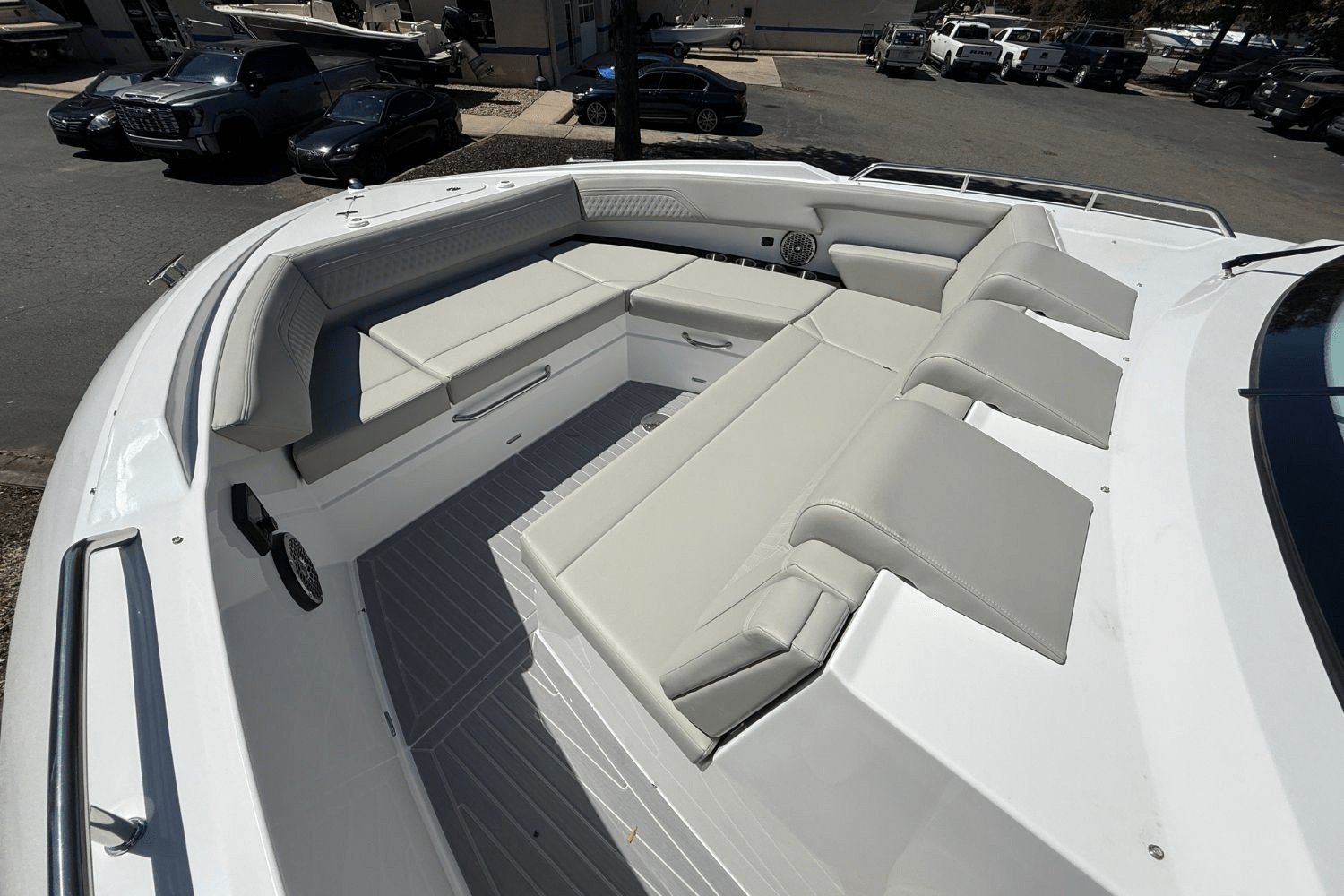 2026 Cruisers Yachts 38 GLS Image Thumbnail #39