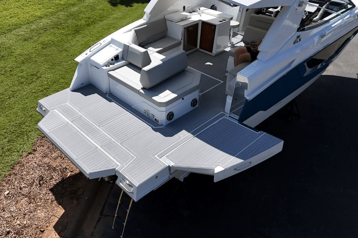 2026 Cruisers Yachts 38 GLS Image Thumbnail #16