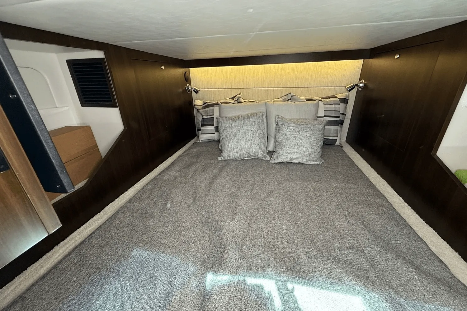 2026 Cruisers Yachts 38 GLS Image Thumbnail #52