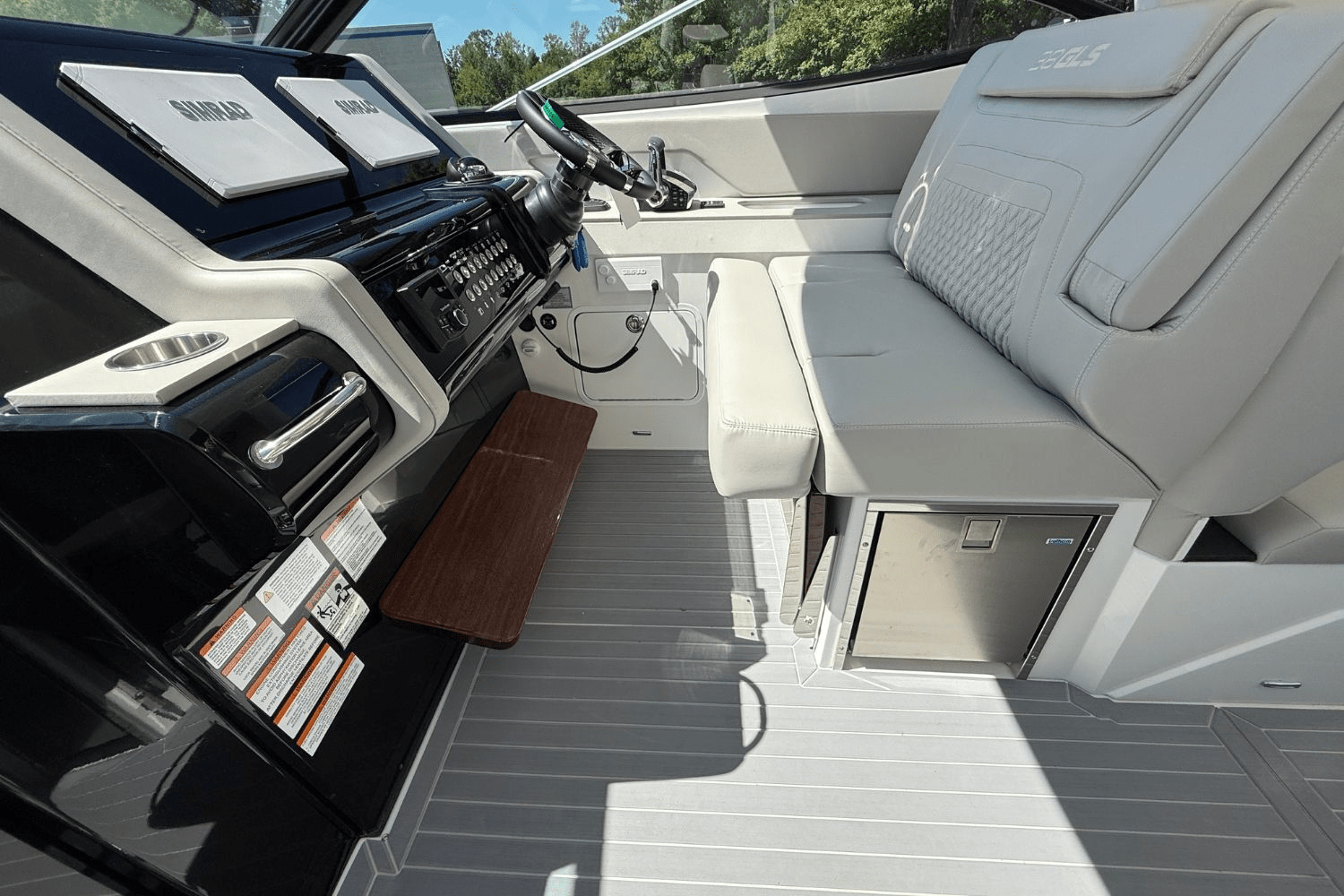 2026 Cruisers Yachts 38 GLS Image Thumbnail #31