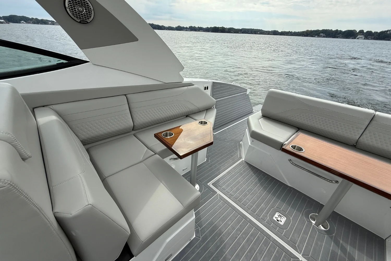 2026 Cruisers Yachts 38 GLS Image Thumbnail #17