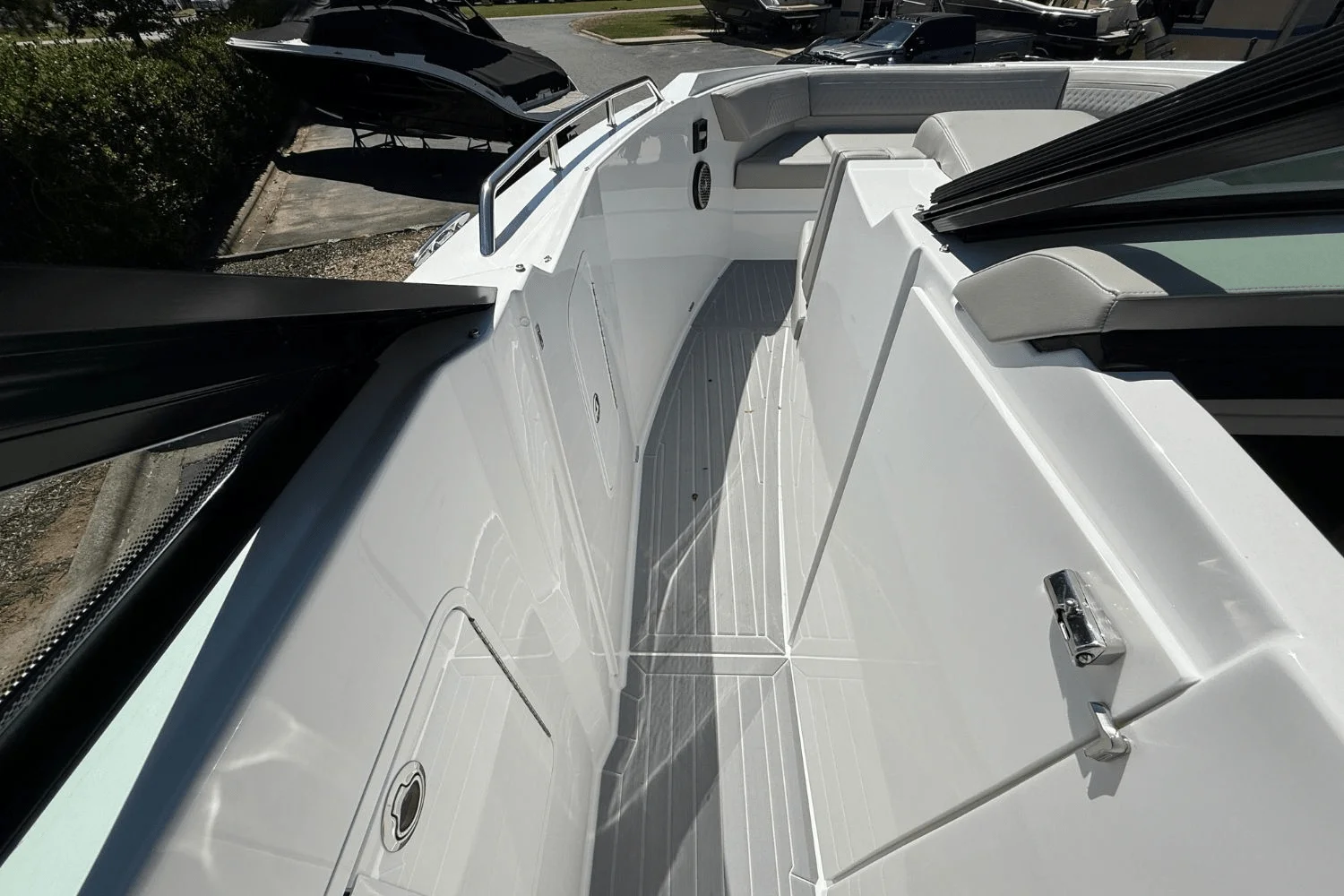 2026 Cruisers Yachts 38 GLS Image Thumbnail #38