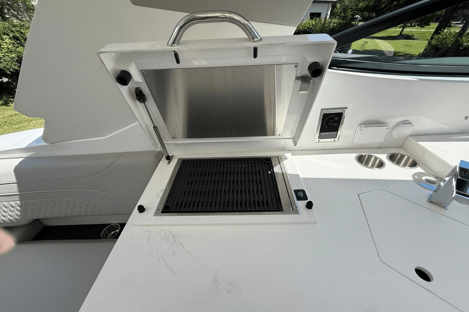 2026 Cruisers Yachts 38 GLS Image Thumbnail #26