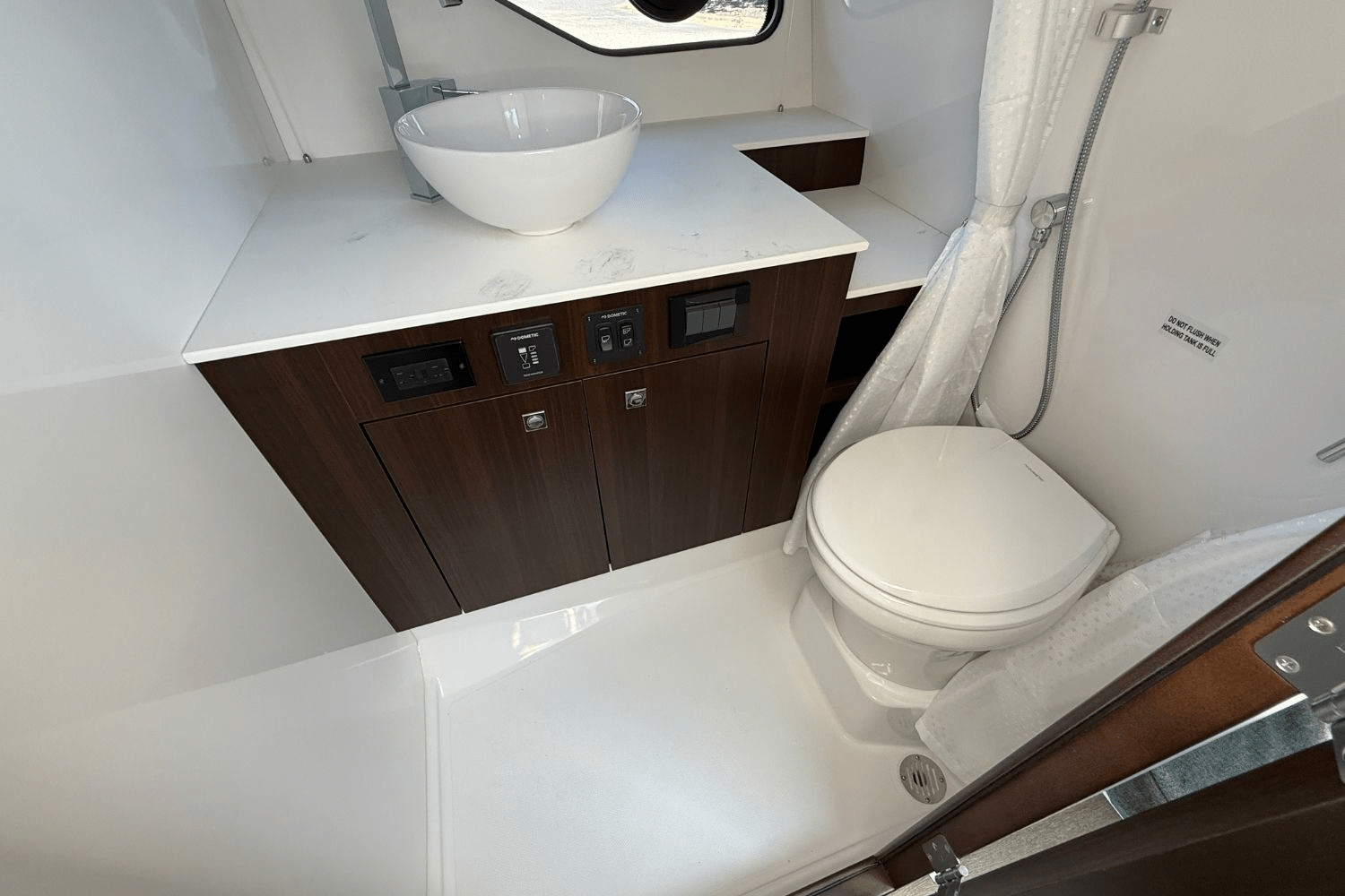 2026 Cruisers Yachts 38 GLS Image Thumbnail #47