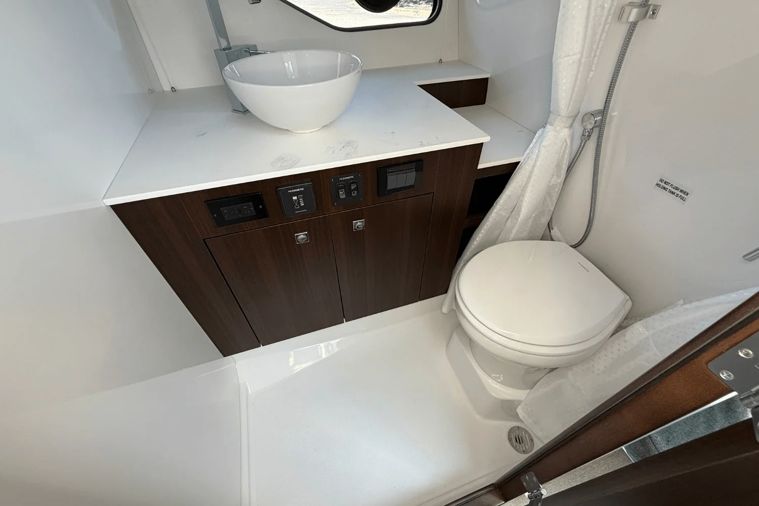 2026 Cruisers Yachts 38 GLS Image Thumbnail #47