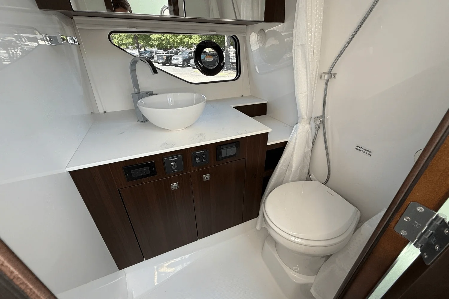 2026 Cruisers Yachts 38 GLS Image Thumbnail #46