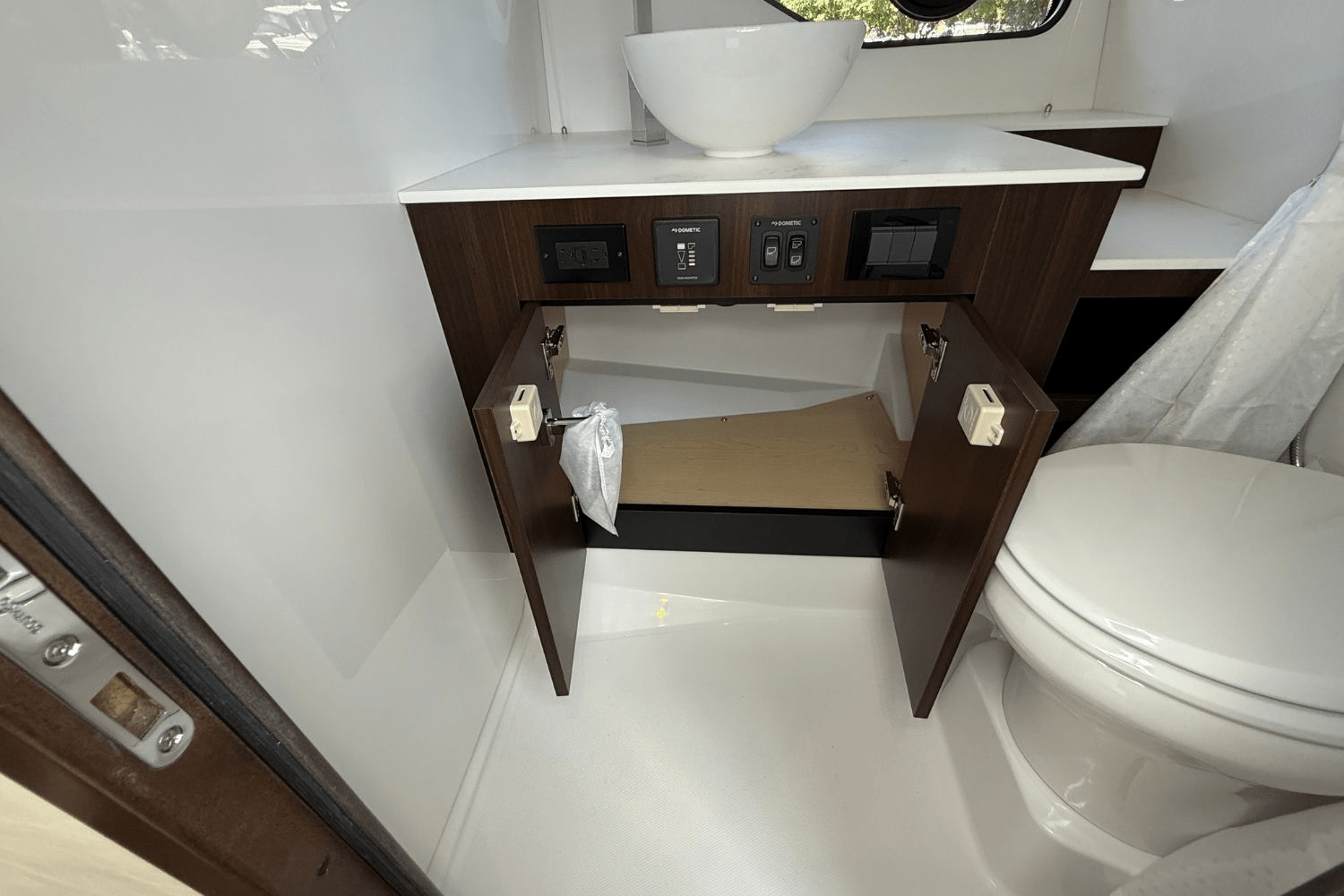 2026 Cruisers Yachts 38 GLS Image Thumbnail #51