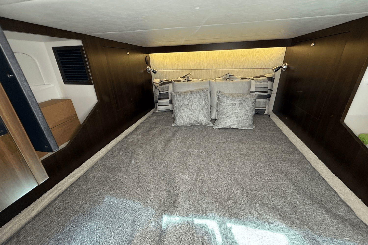 2026 Cruisers Yachts 38 GLS Image Thumbnail #52