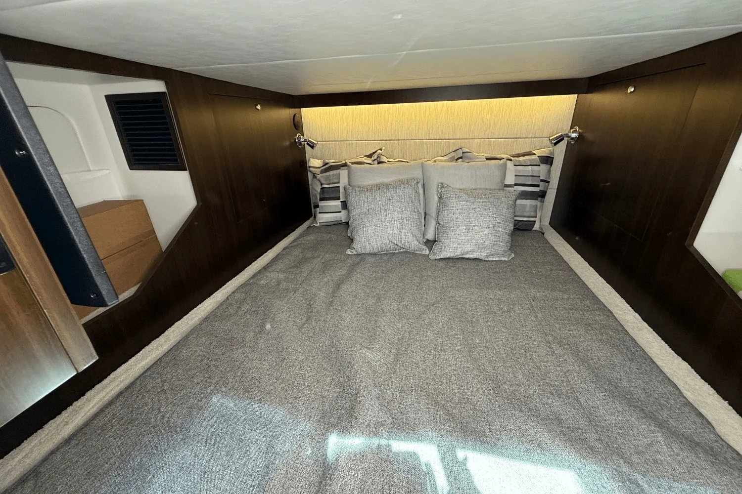 2026 Cruisers Yachts 38 GLS Image Thumbnail #52