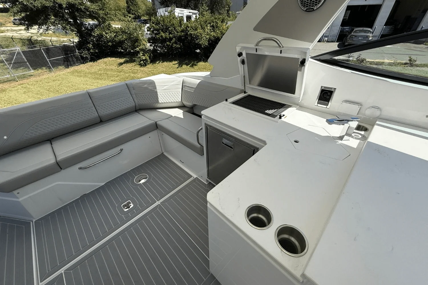 2026 Cruisers Yachts 38 GLS Image Thumbnail #20