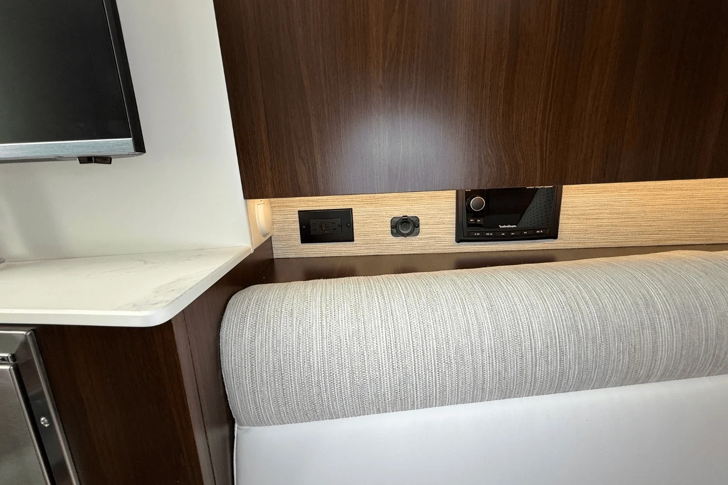 2026 Cruisers Yachts 38 GLS Image Thumbnail #45