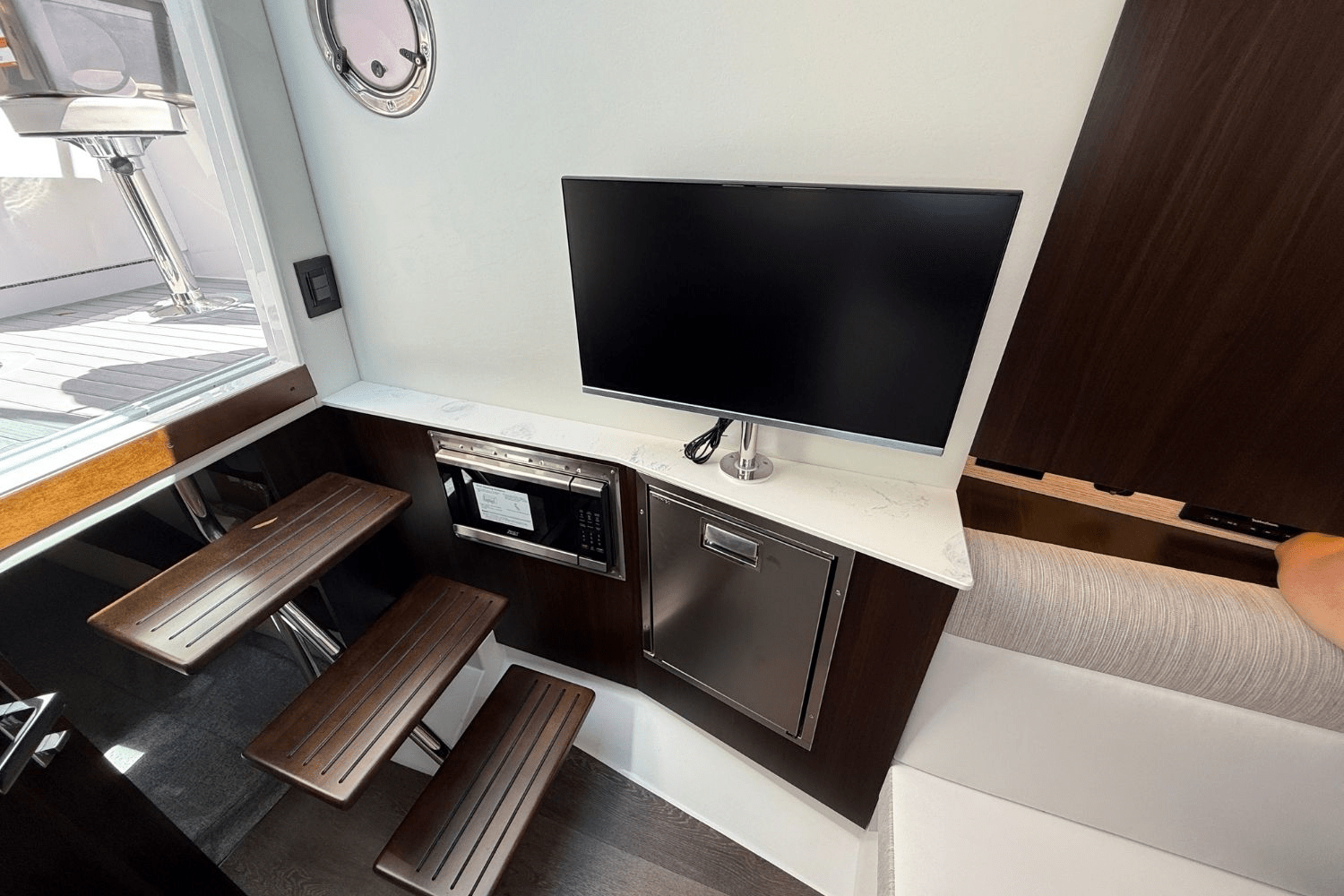 2026 Cruisers Yachts 38 GLS Image Thumbnail #43