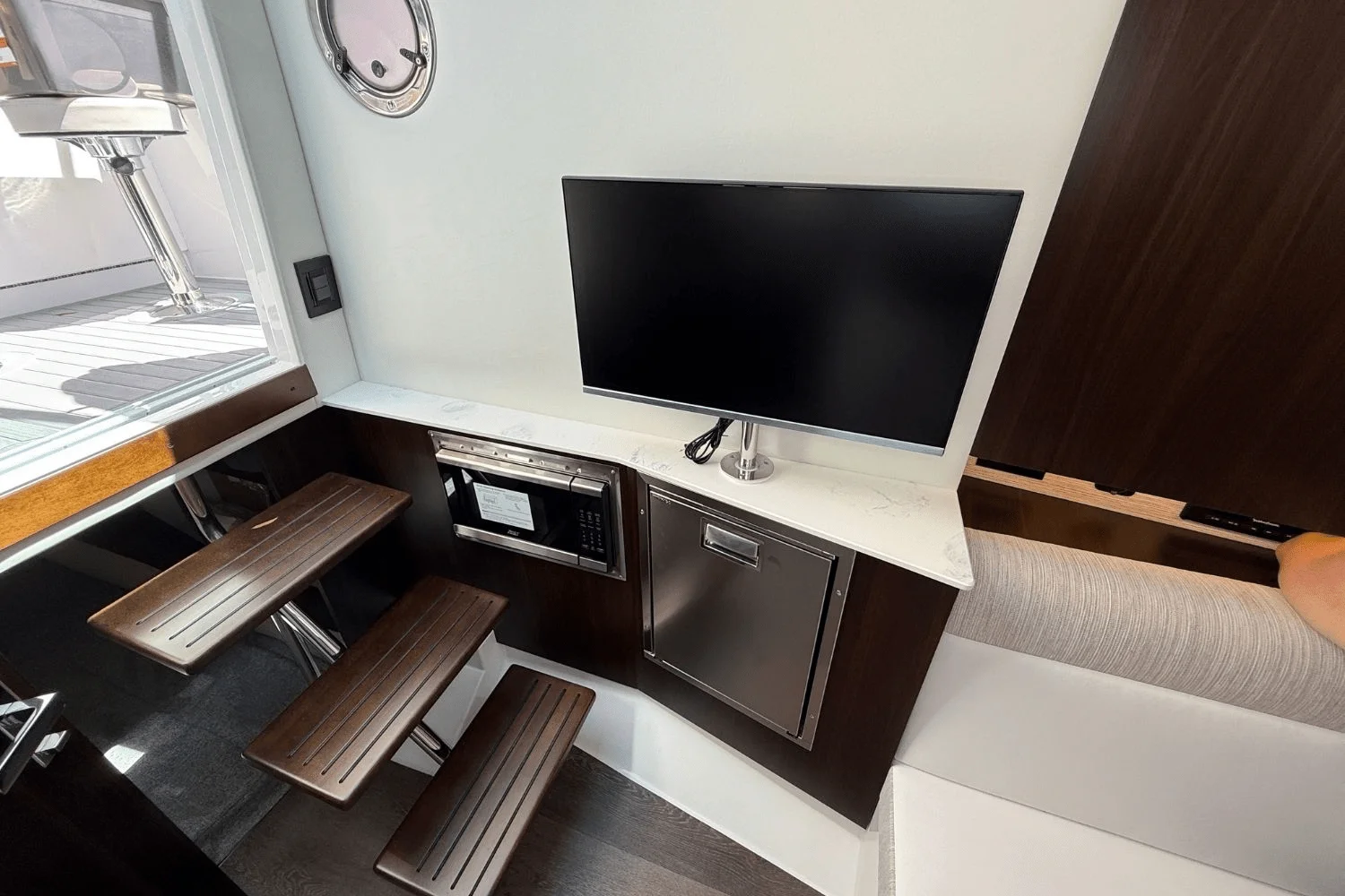 2026 Cruisers Yachts 38 GLS Image Thumbnail #43