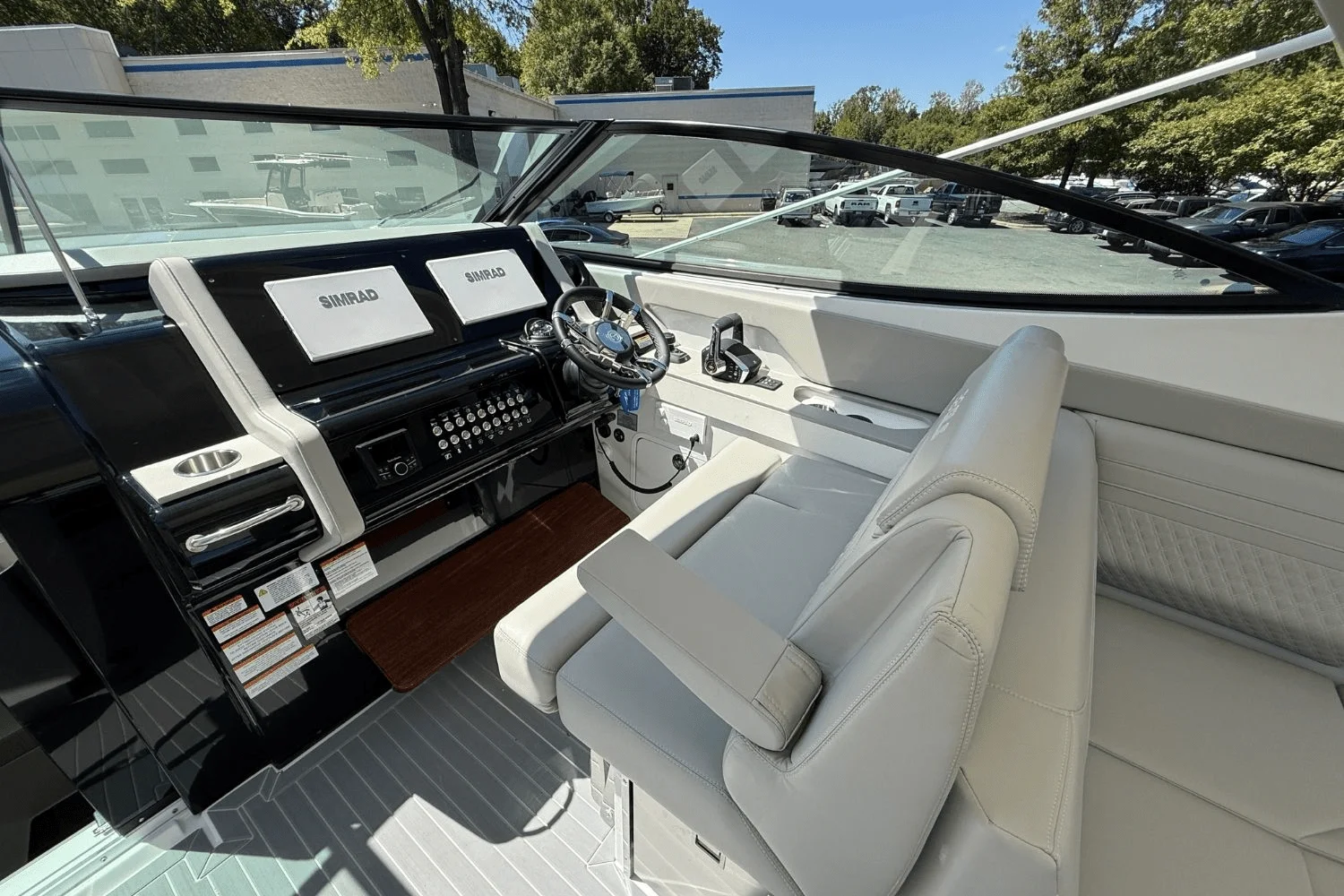 2026 Cruisers Yachts 38 GLS Image Thumbnail #33