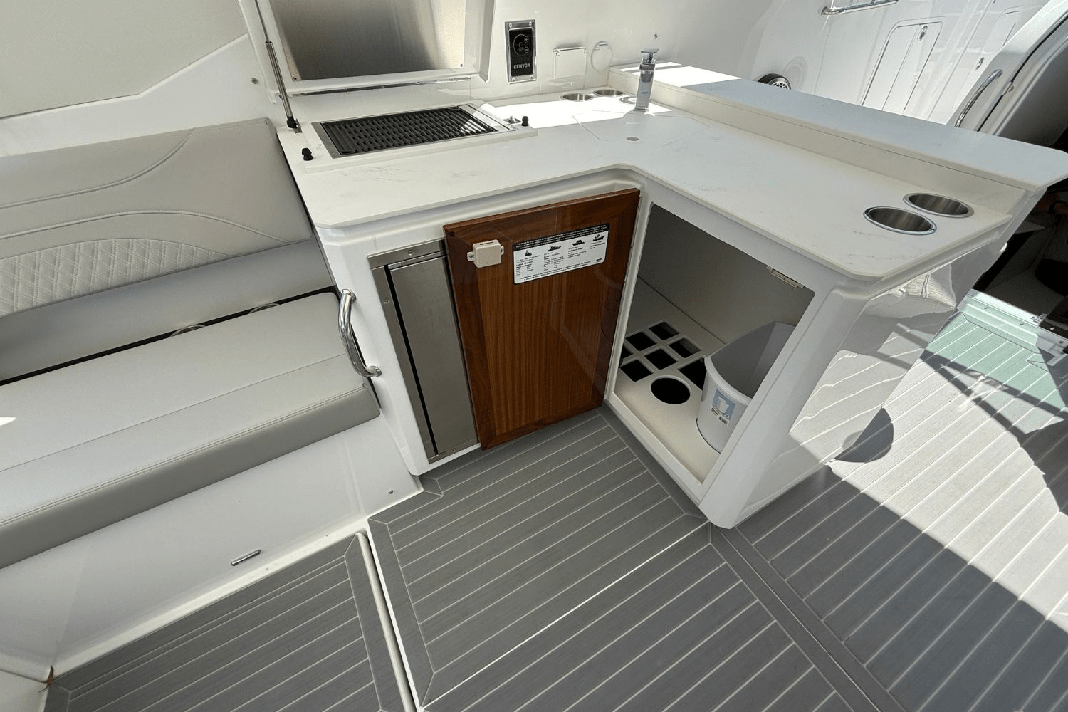 2026 Cruisers Yachts 38 GLS Image Thumbnail #25