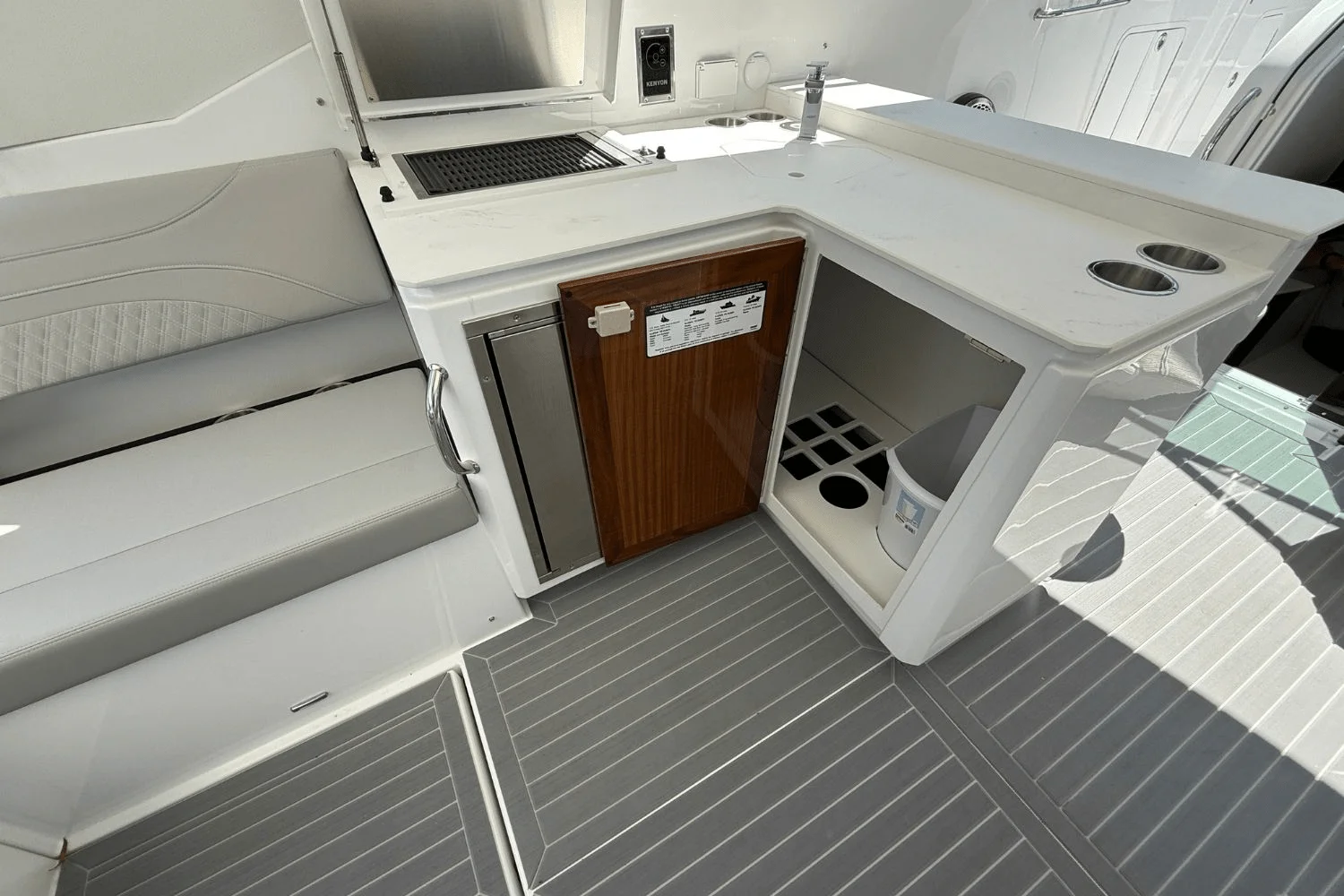 2026 Cruisers Yachts 38 GLS Image Thumbnail #25