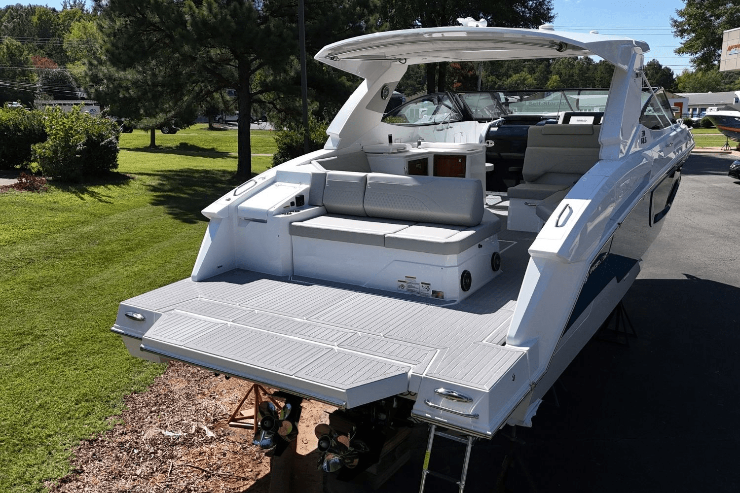 2026 Cruisers Yachts 38 GLS Image Thumbnail #13