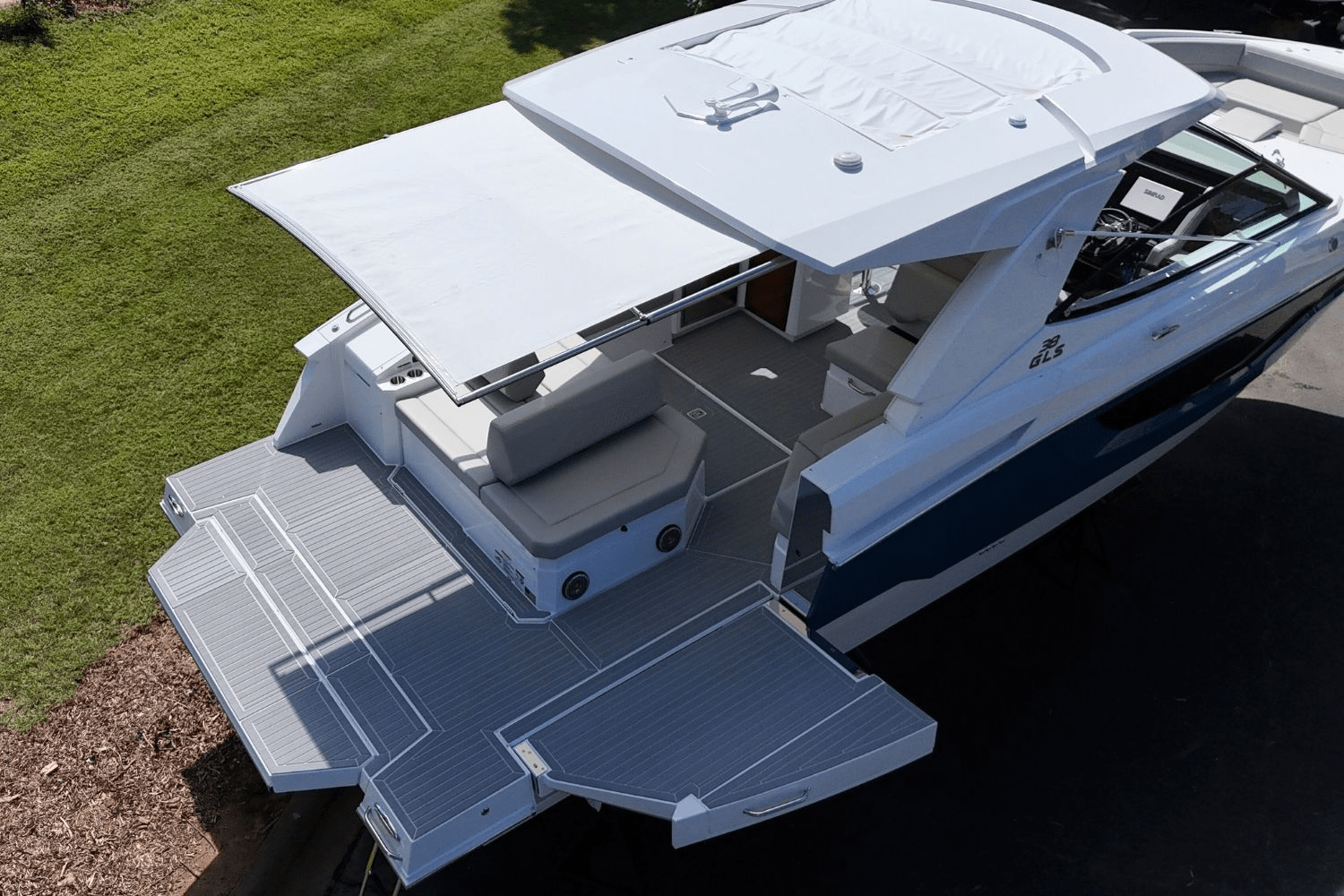 2026 Cruisers Yachts 38 GLS Image Thumbnail #18
