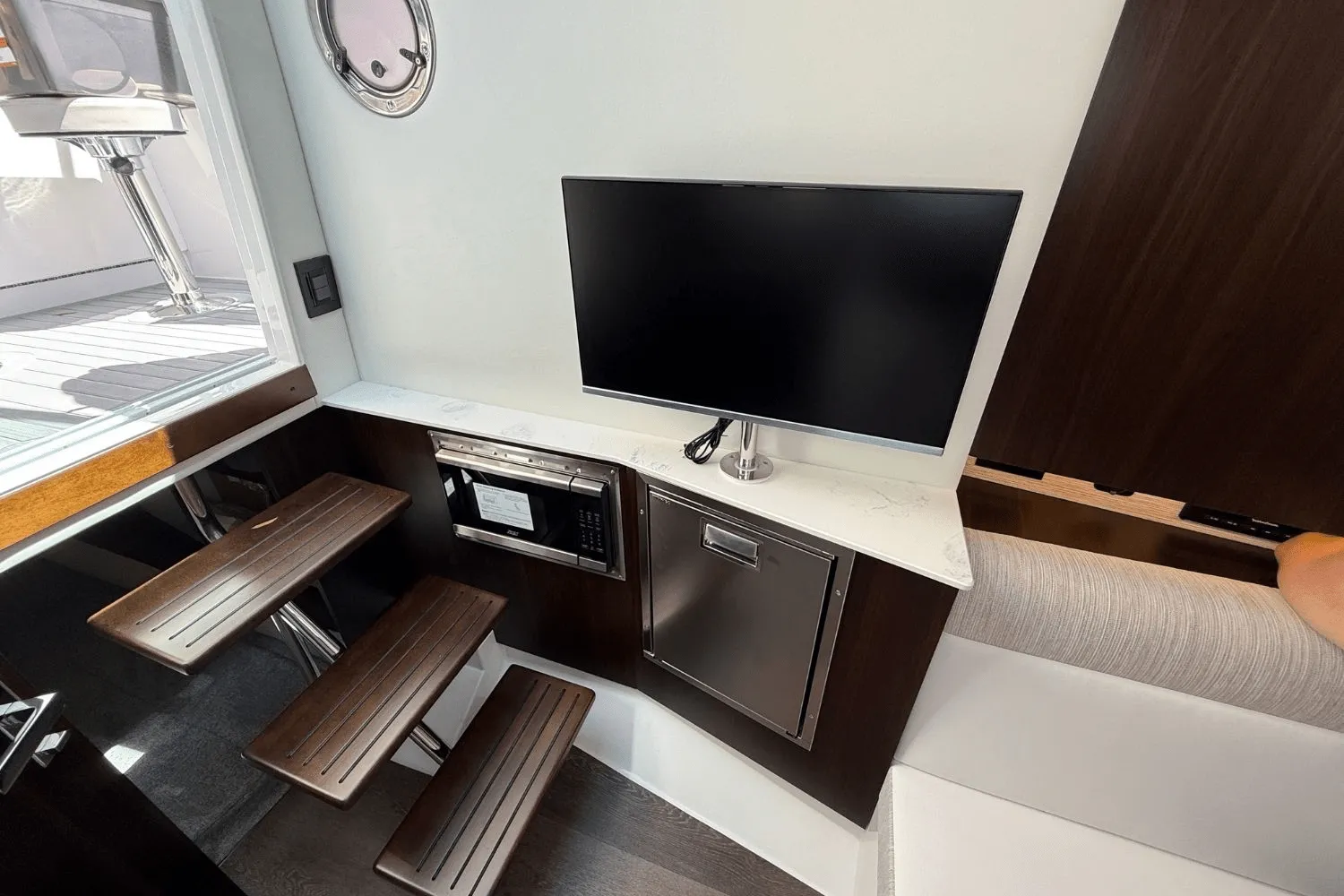 2026 Cruisers Yachts 38 GLS Image Thumbnail #43