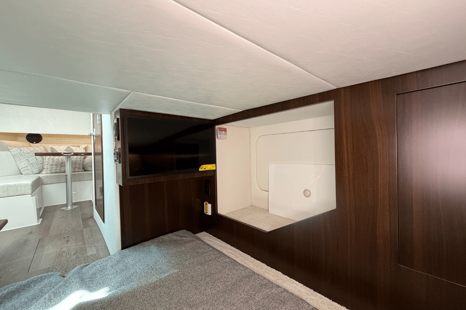2026 Cruisers Yachts 38 GLS Image Thumbnail #52