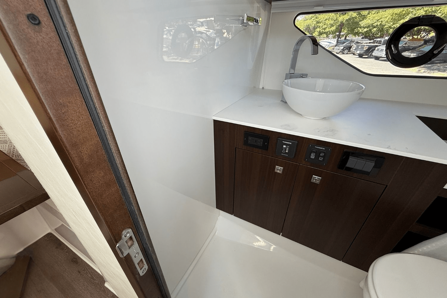 2026 Cruisers Yachts 38 GLS Image Thumbnail #49