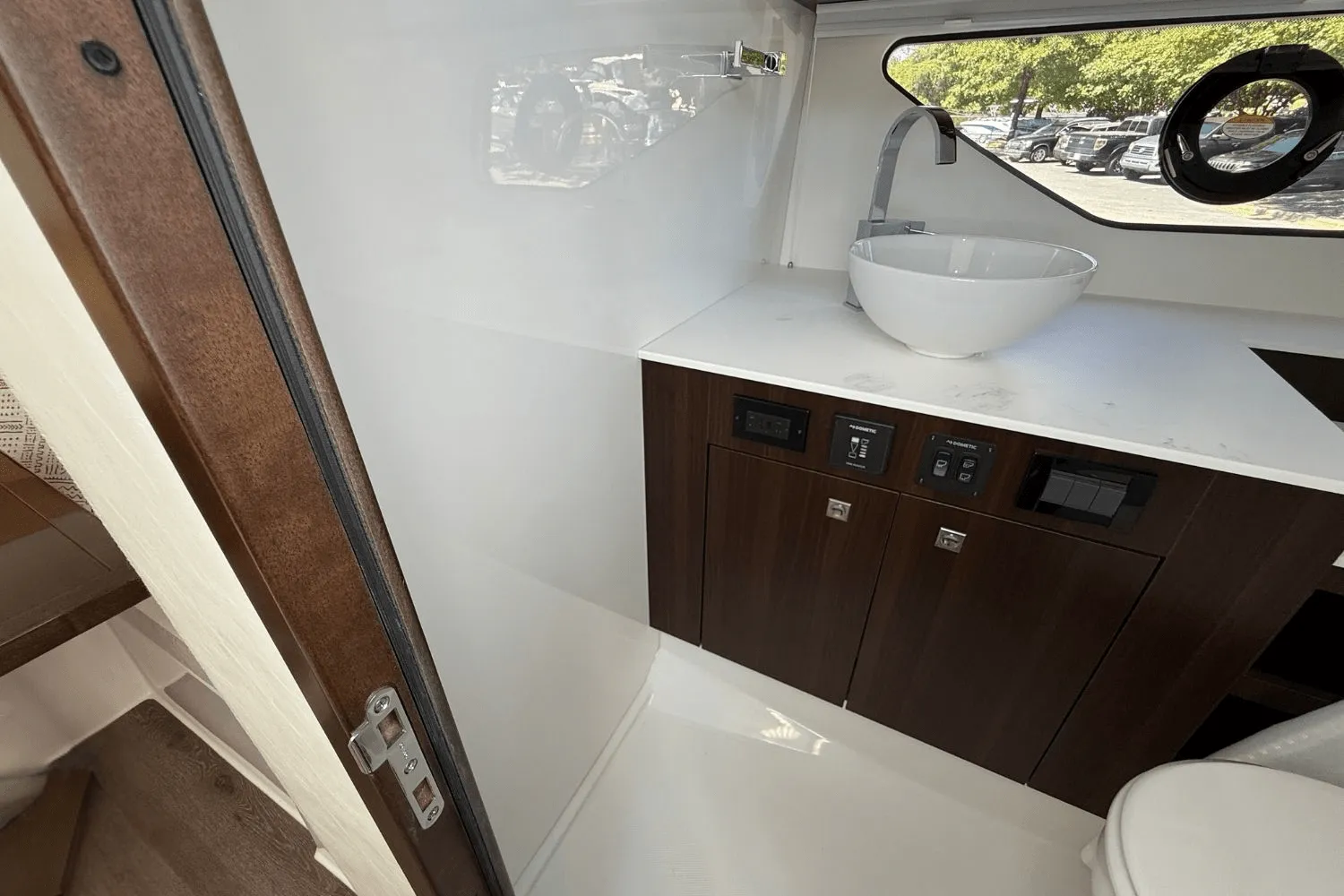 2026 Cruisers Yachts 38 GLS Image Thumbnail #50