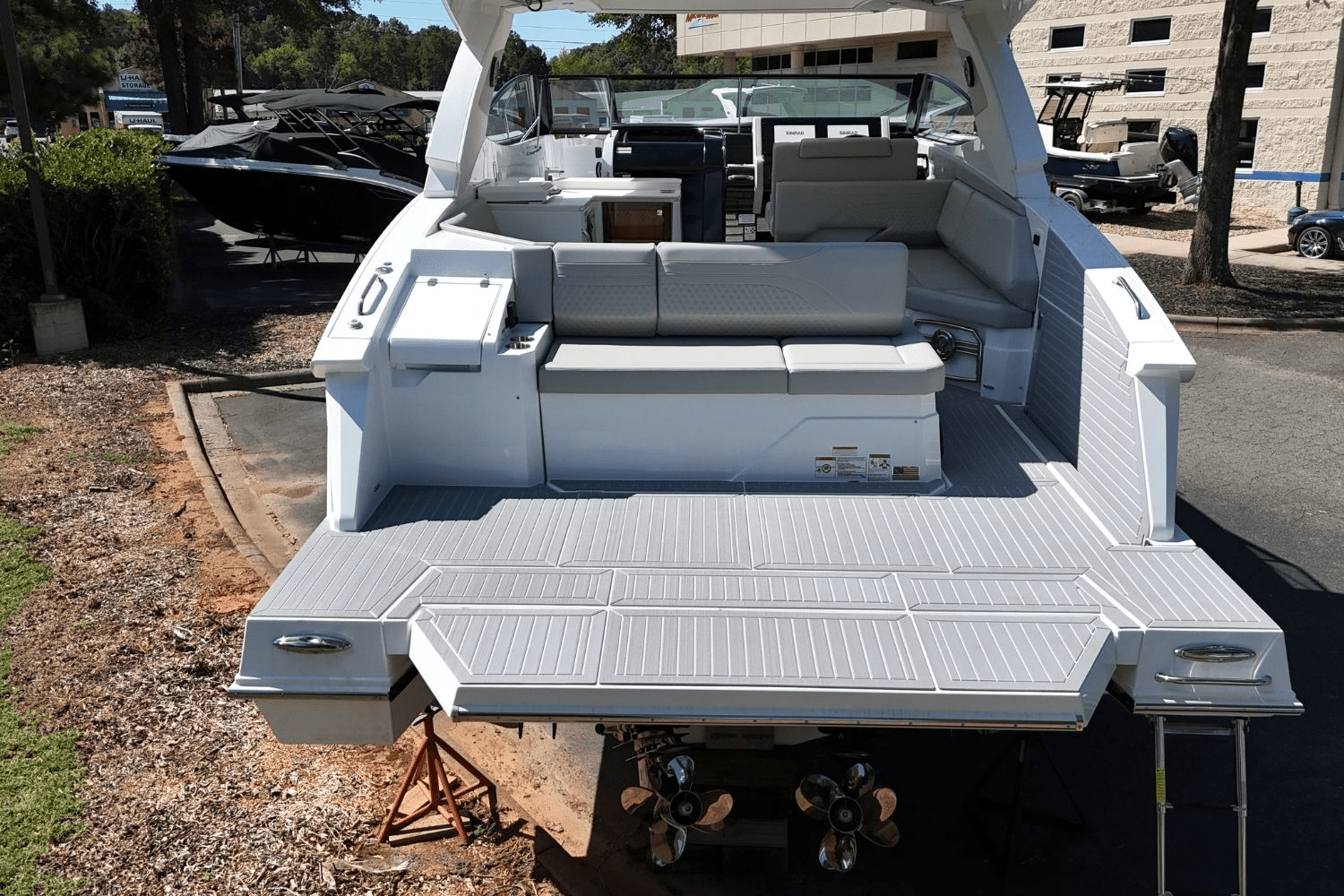 2026 Cruisers Yachts 38 GLS Image Thumbnail #12
