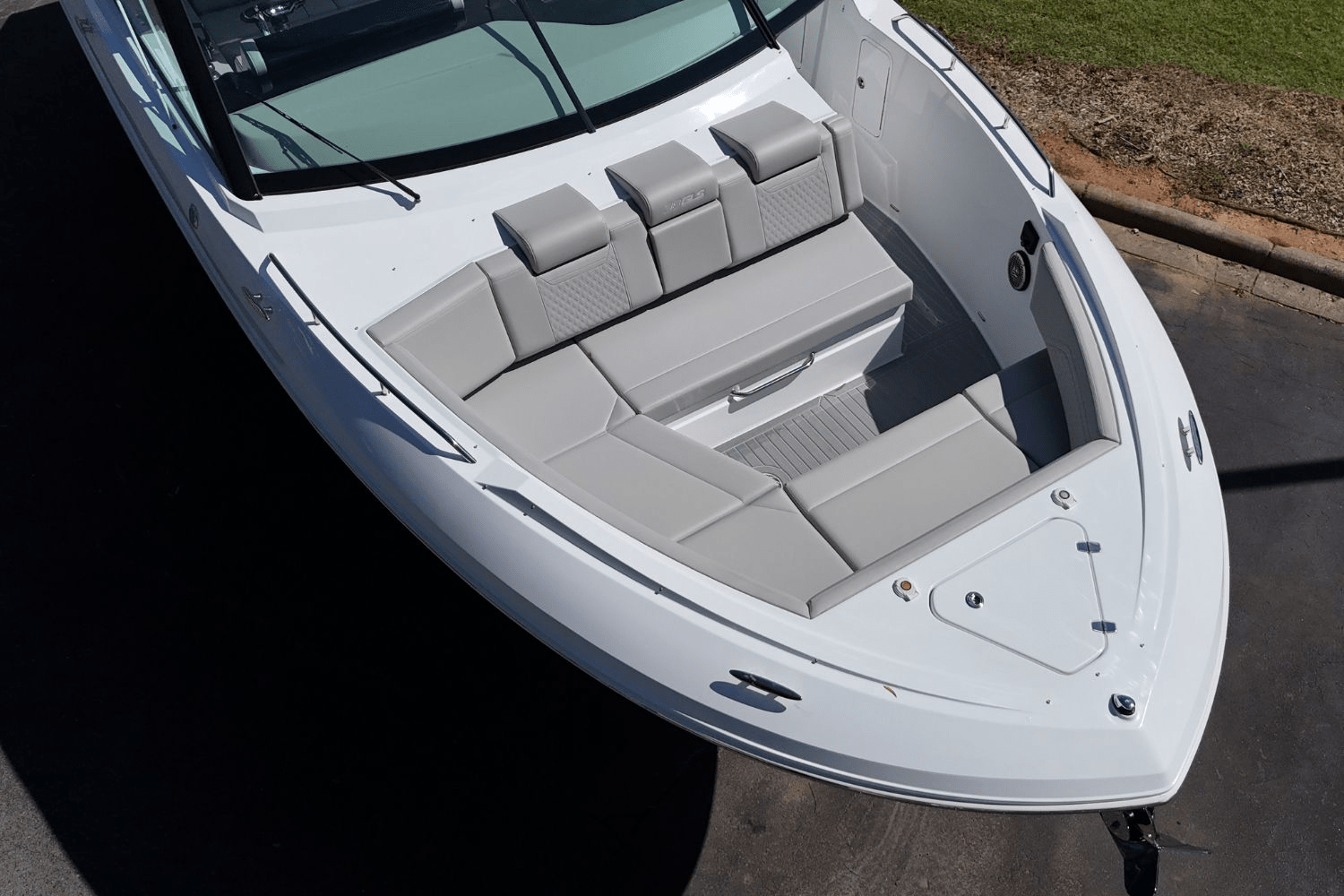 2026 Cruisers Yachts 38 GLS Image Thumbnail #8