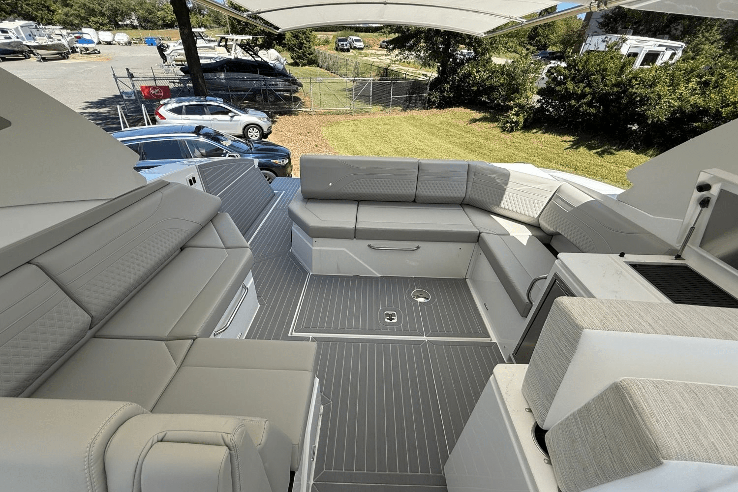 2026 Cruisers Yachts 38 GLS Image Thumbnail #20