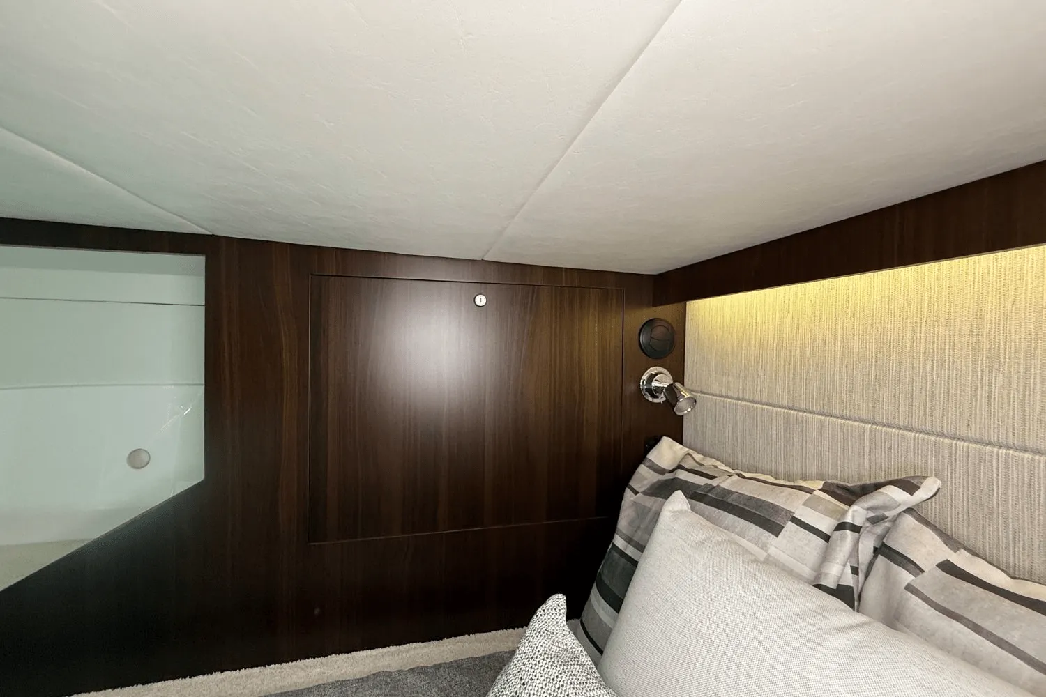 2026 Cruisers Yachts 38 GLS Image Thumbnail #54