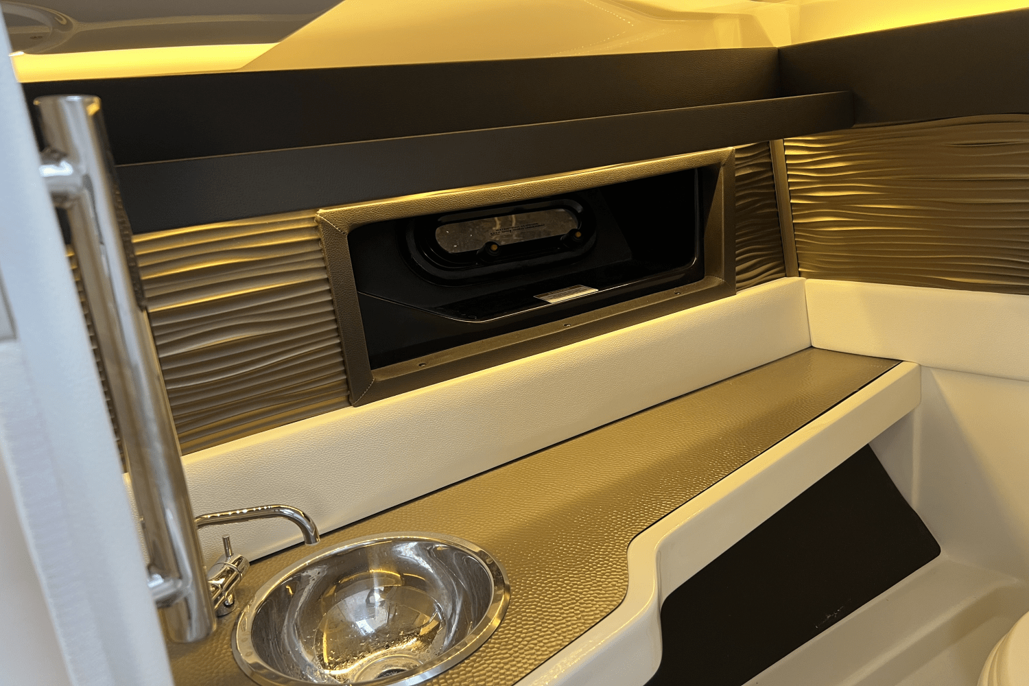 2018 Sea Ray 310 SLX Image Thumbnail #37