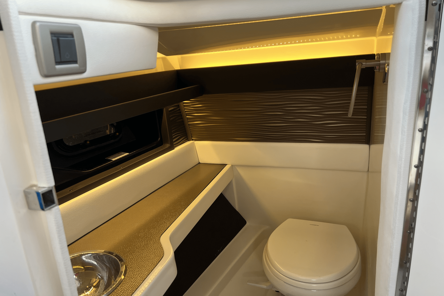 2018 Sea Ray 310 SLX Image Thumbnail #36
