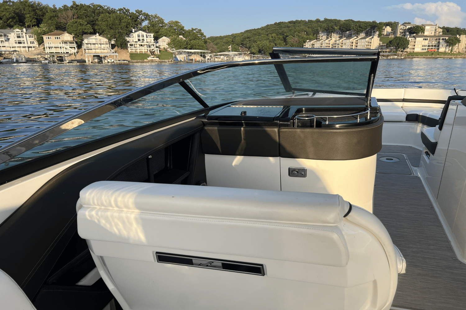 2018 Sea Ray 310 SLX Image Thumbnail #10