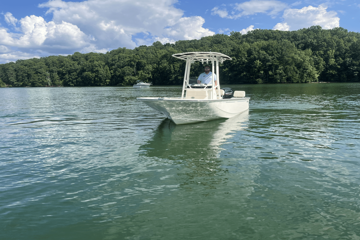 2024 Boston Whaler 19 MONTAUK Image Thumbnail #3