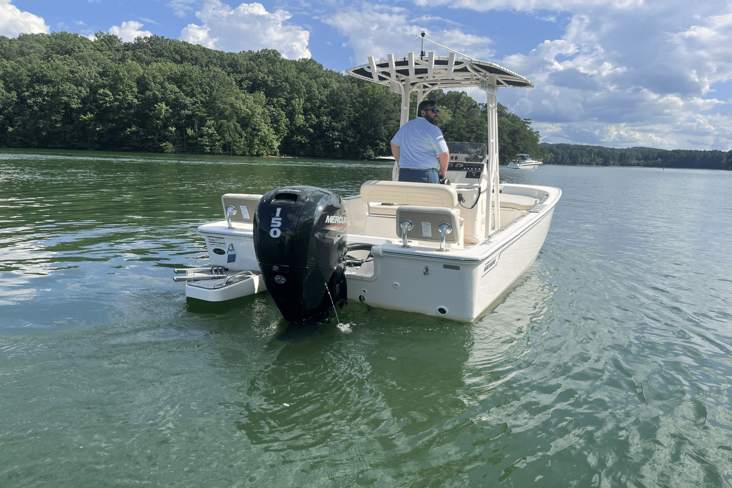 2024 Boston Whaler 19 MONTAUK Image Thumbnail #6