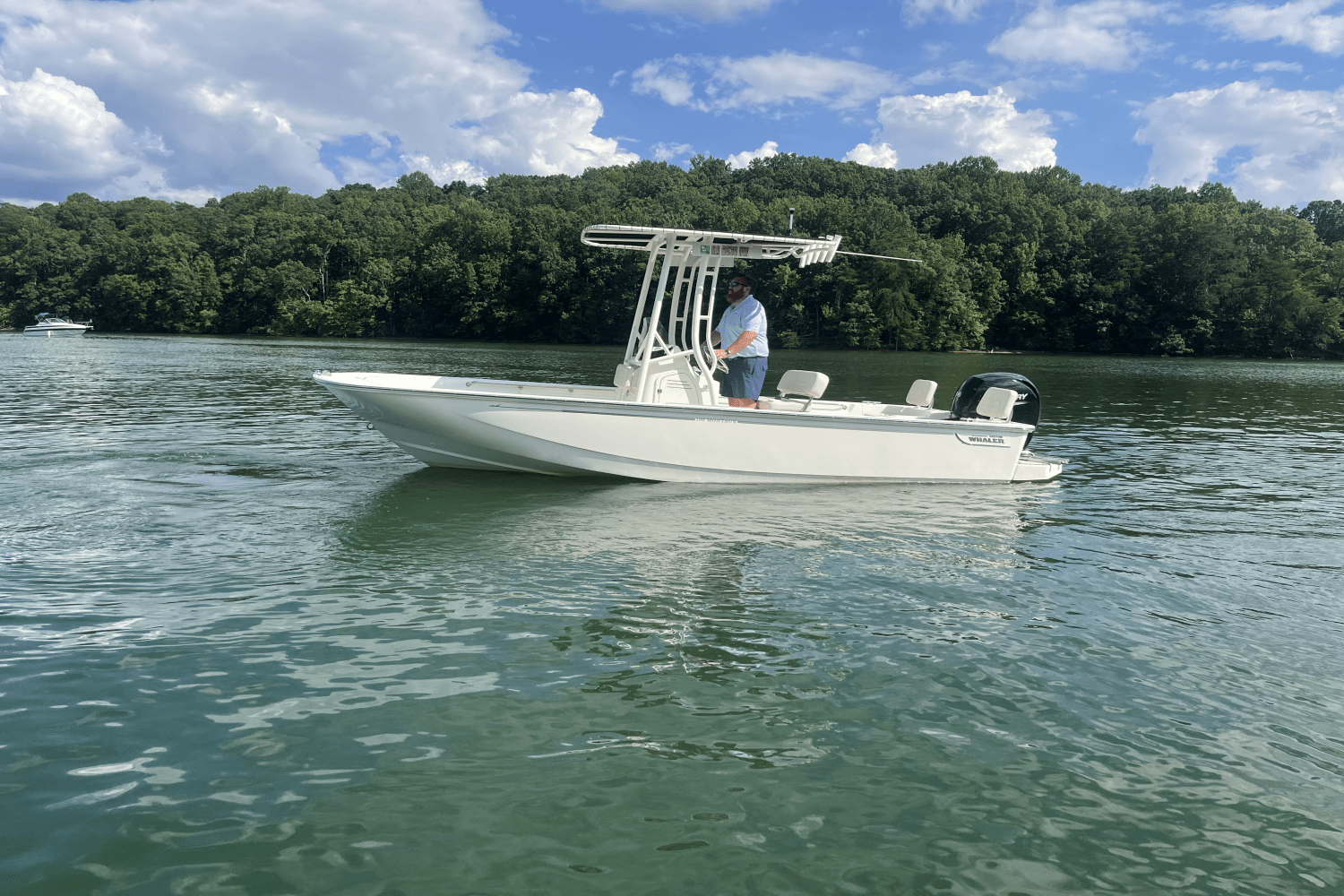 2024 Boston Whaler 19 MONTAUK Image Thumbnail #0