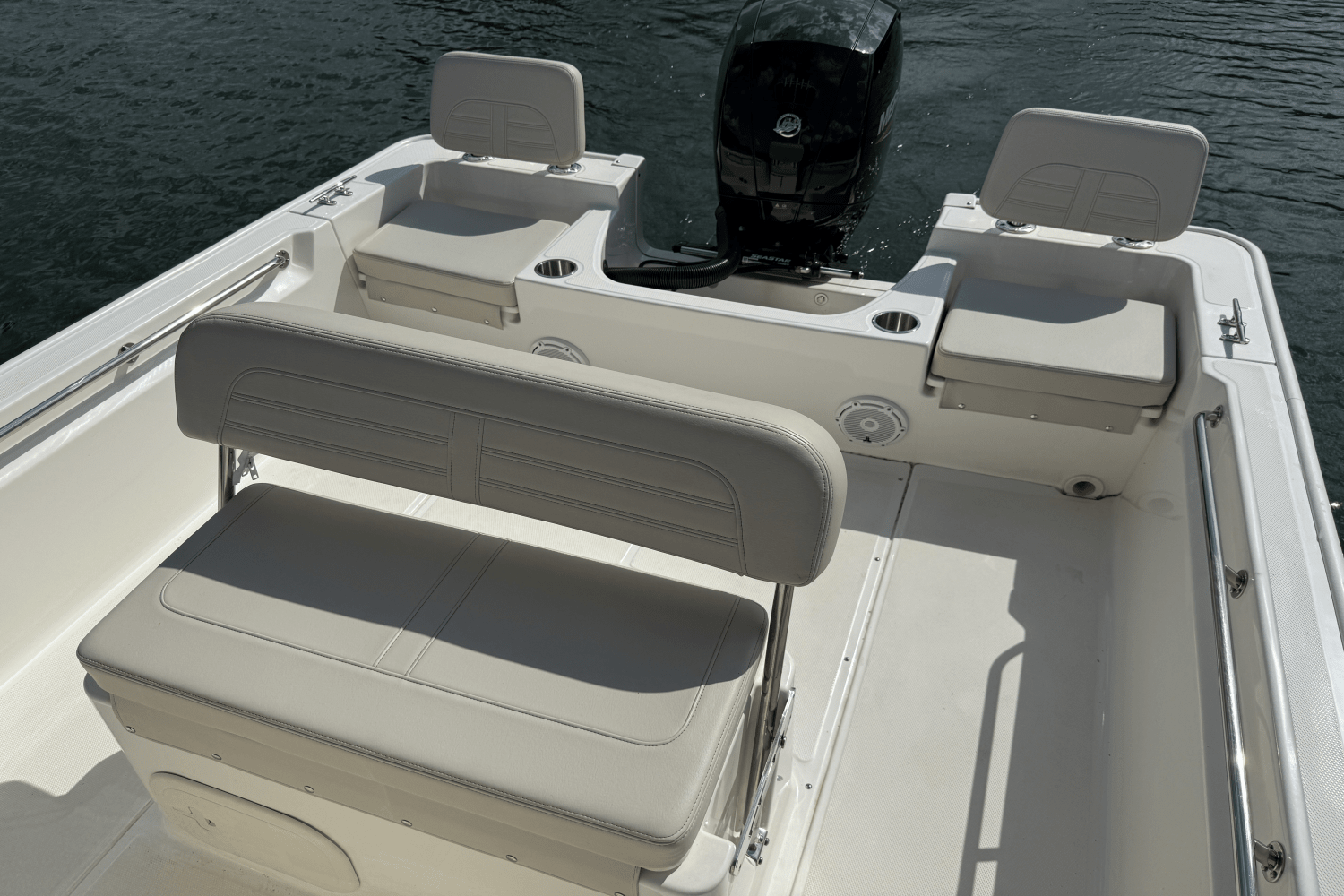 2024 Boston Whaler 19 MONTAUK Image Thumbnail #9