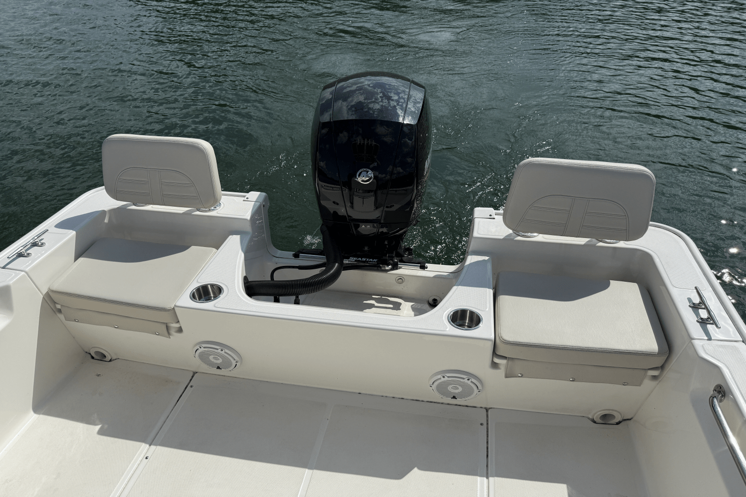 2024 Boston Whaler 19 MONTAUK Image Thumbnail #7