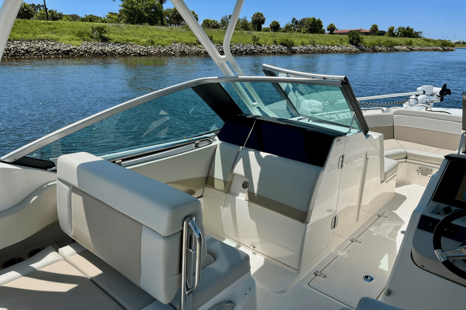 2023 Boston Whaler 240 VANTAGE Image Thumbnail #17