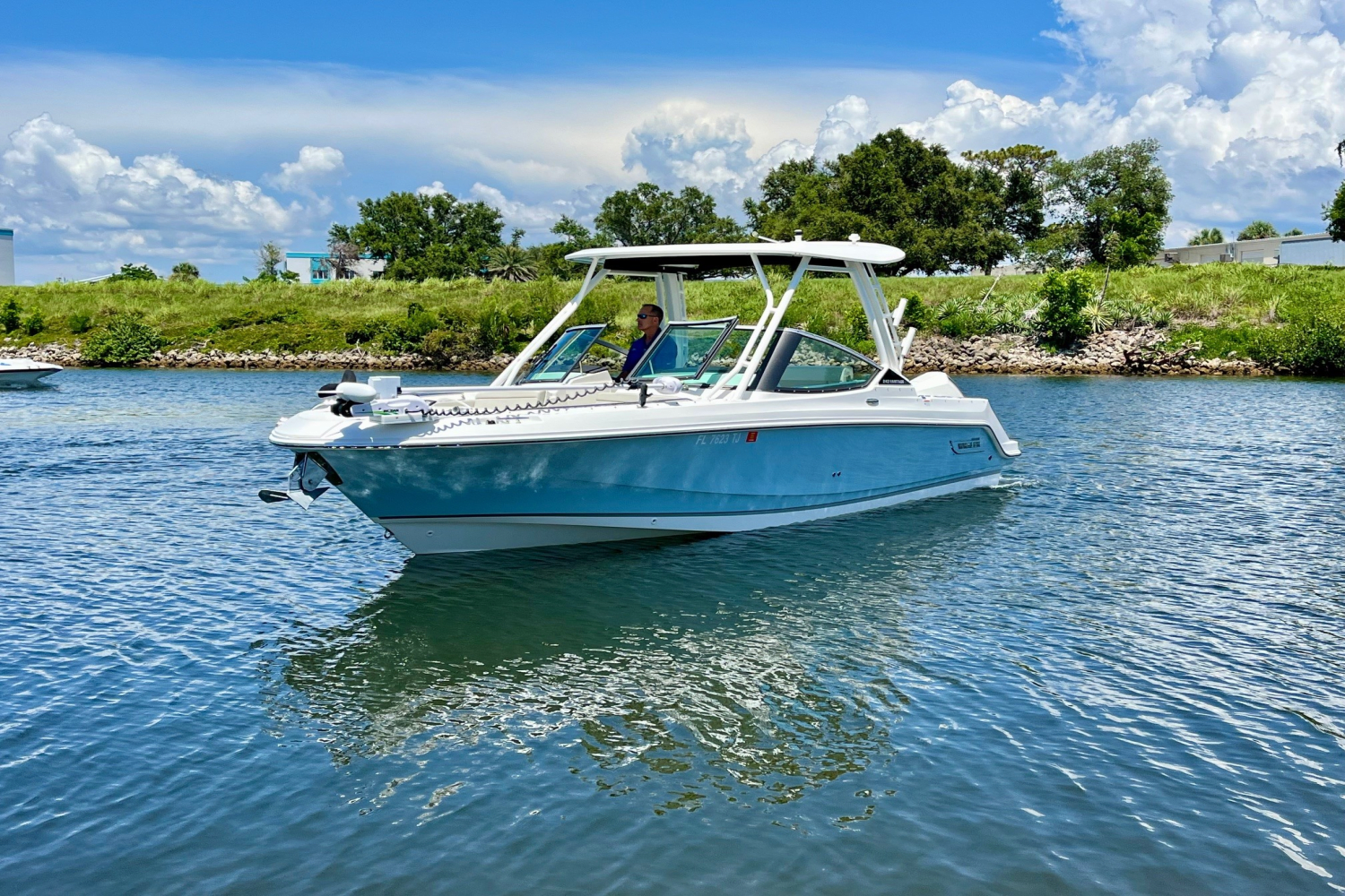 2023 Boston Whaler 240 VANTAGE Image Thumbnail #3