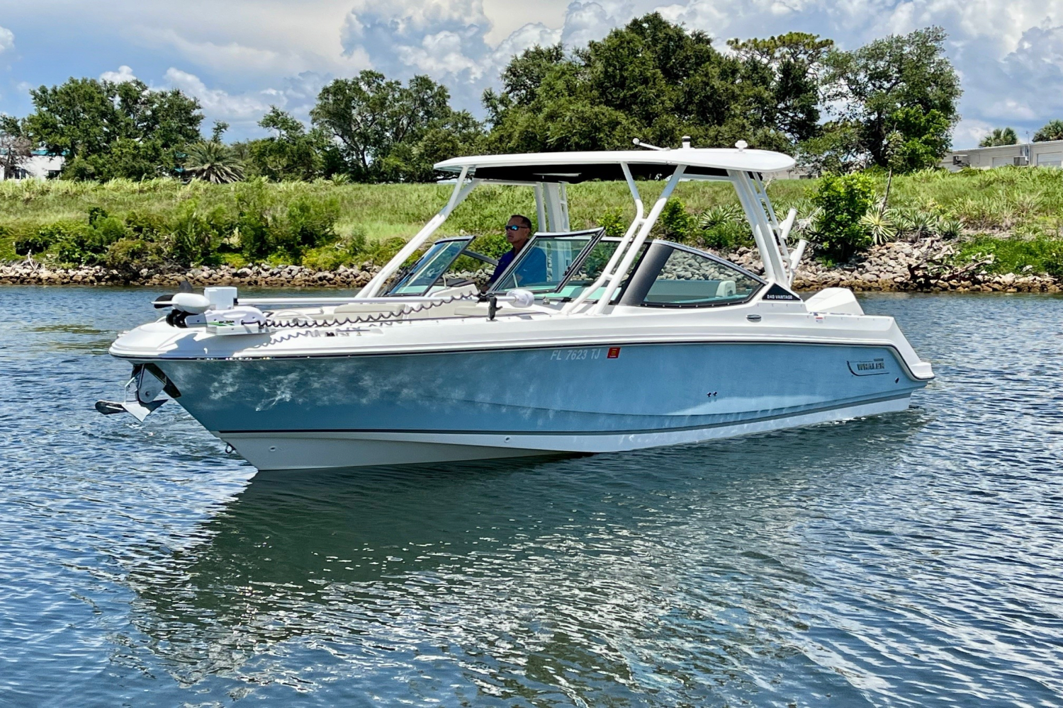 2023 Boston Whaler 240 VANTAGE Image Thumbnail #5