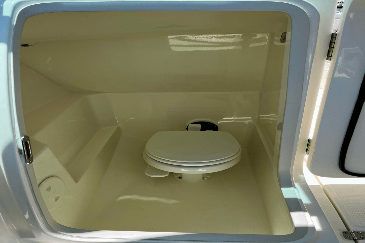 2023 Boston Whaler 240 VANTAGE Image Thumbnail #23