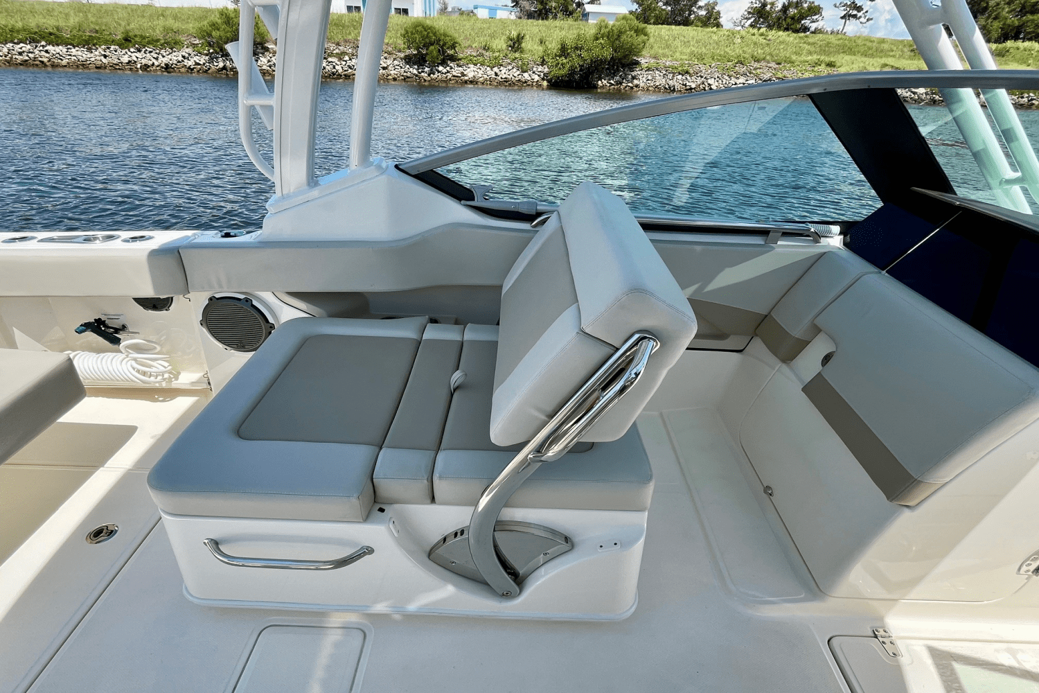 2023 Boston Whaler 240 VANTAGE Image Thumbnail #18