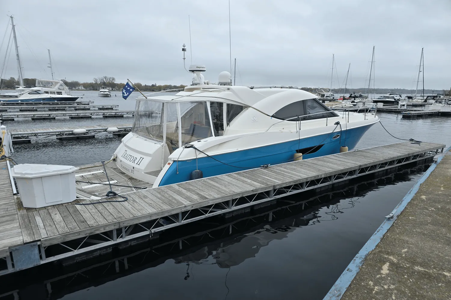 2009 Riviera 4400 SPORT YACHT Image Thumbnail #1