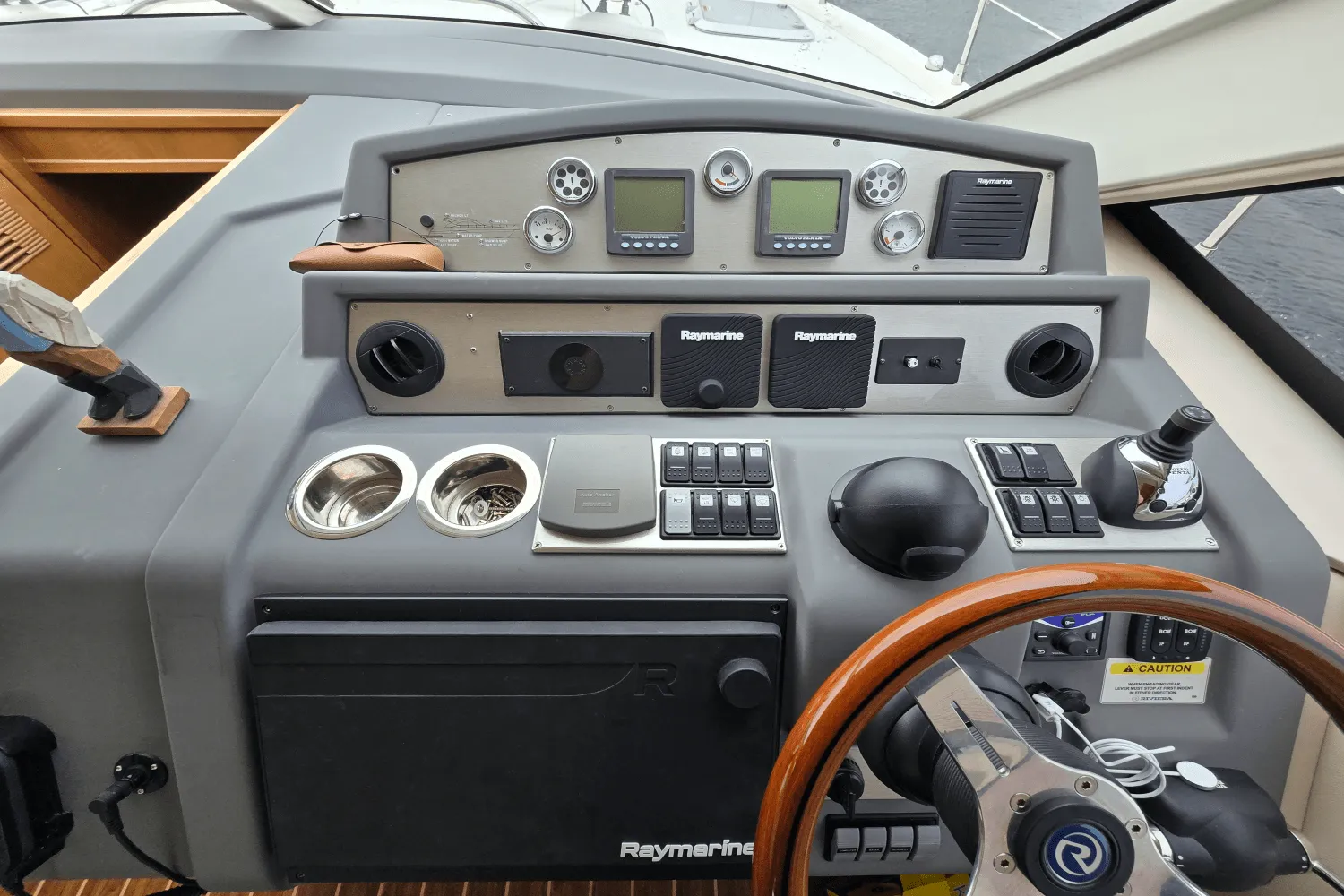 2009 Riviera 4400 SPORT YACHT Image Thumbnail #22