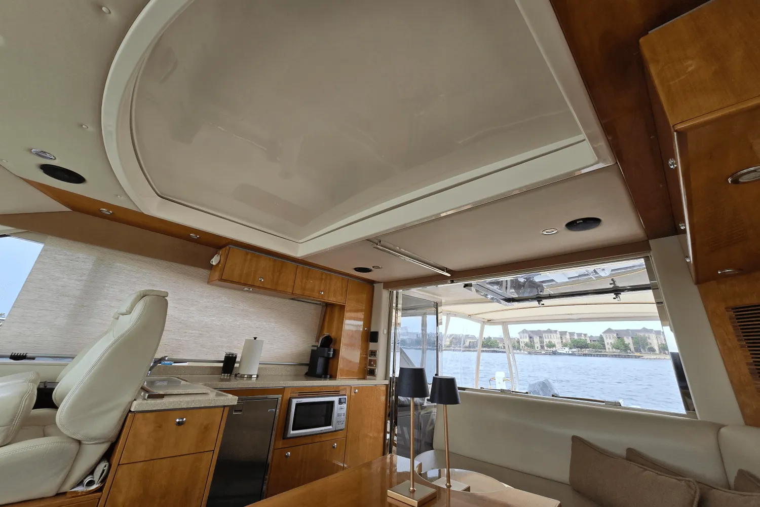 2009 Riviera 4400 SPORT YACHT Image Thumbnail #17