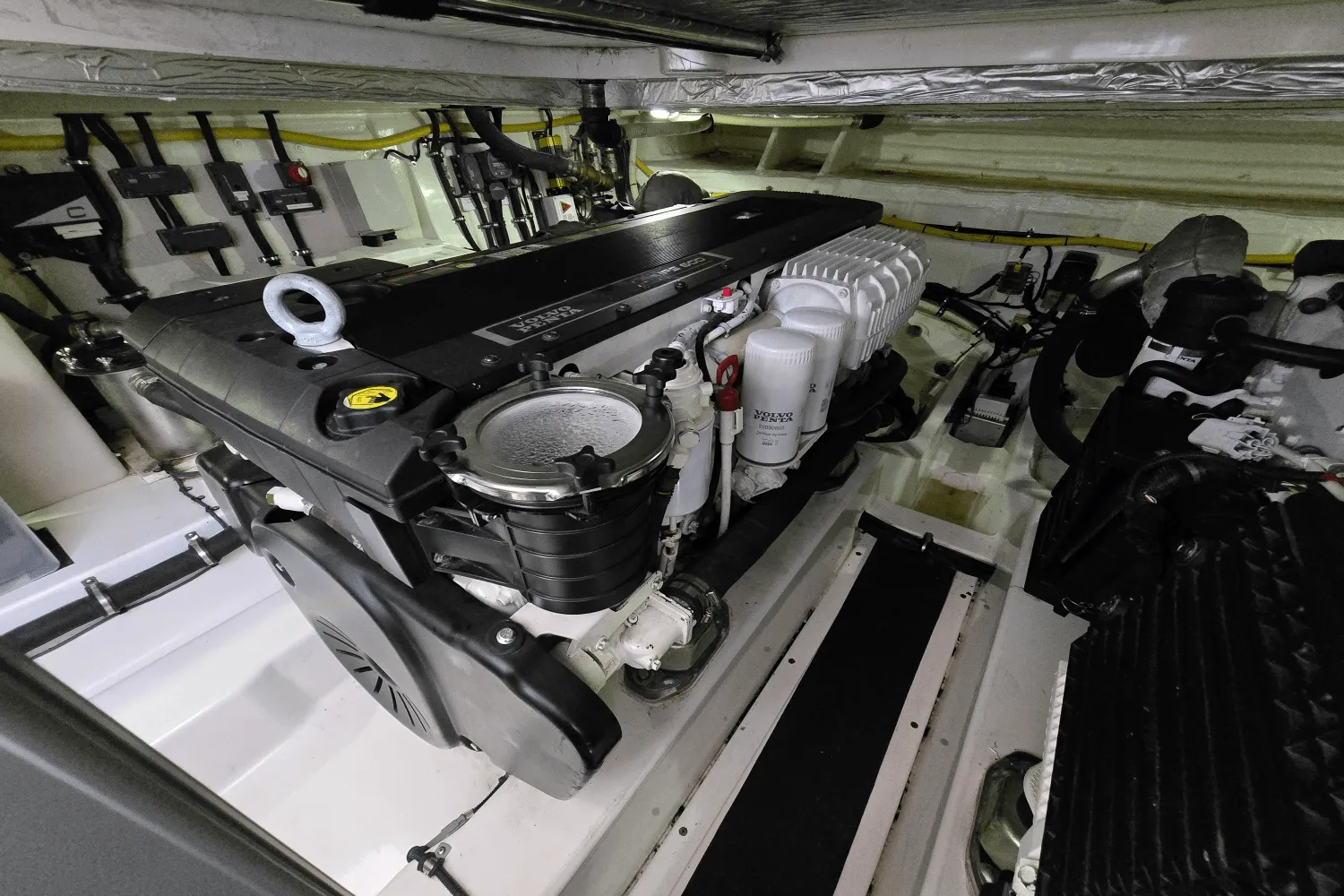 2009 Riviera 4400 SPORT YACHT Image Thumbnail #35