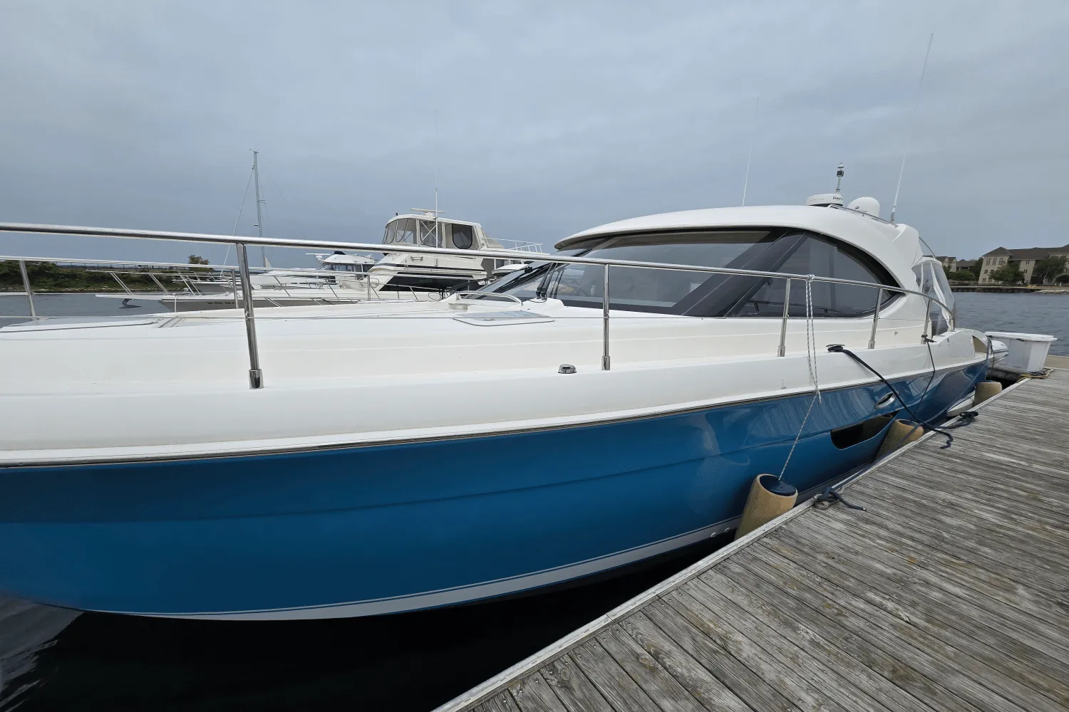 2009 Riviera 4400 SPORT YACHT Image Thumbnail #3