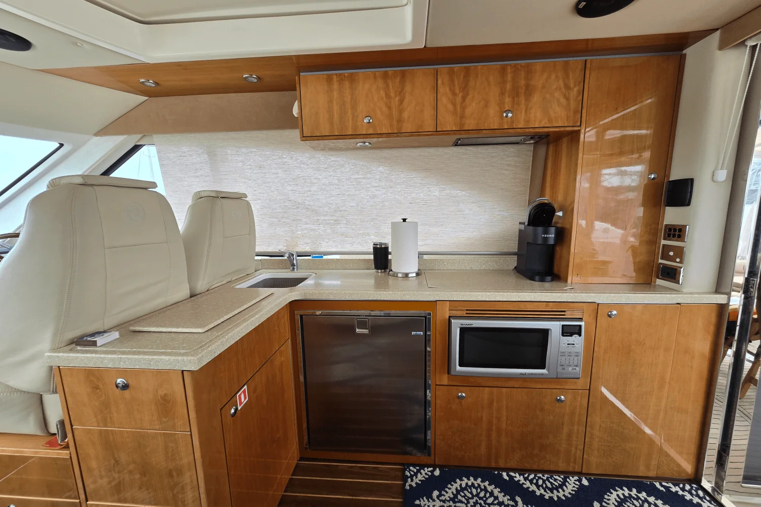 2009 Riviera 4400 SPORT YACHT Image Thumbnail #24