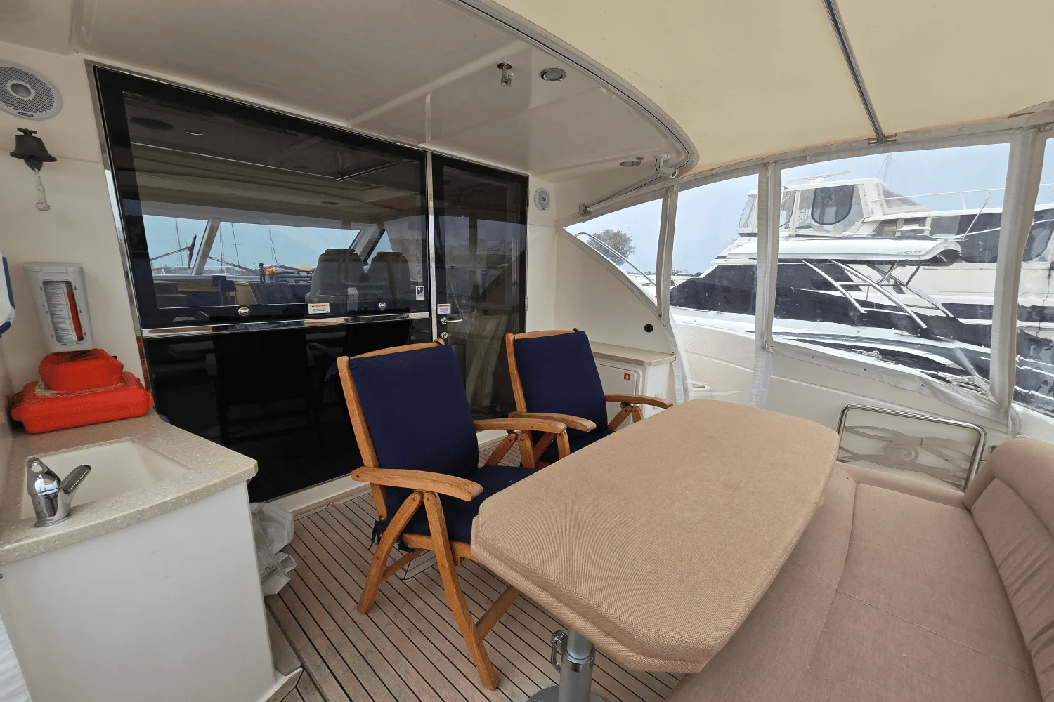 2009 Riviera 4400 SPORT YACHT Image Thumbnail #6